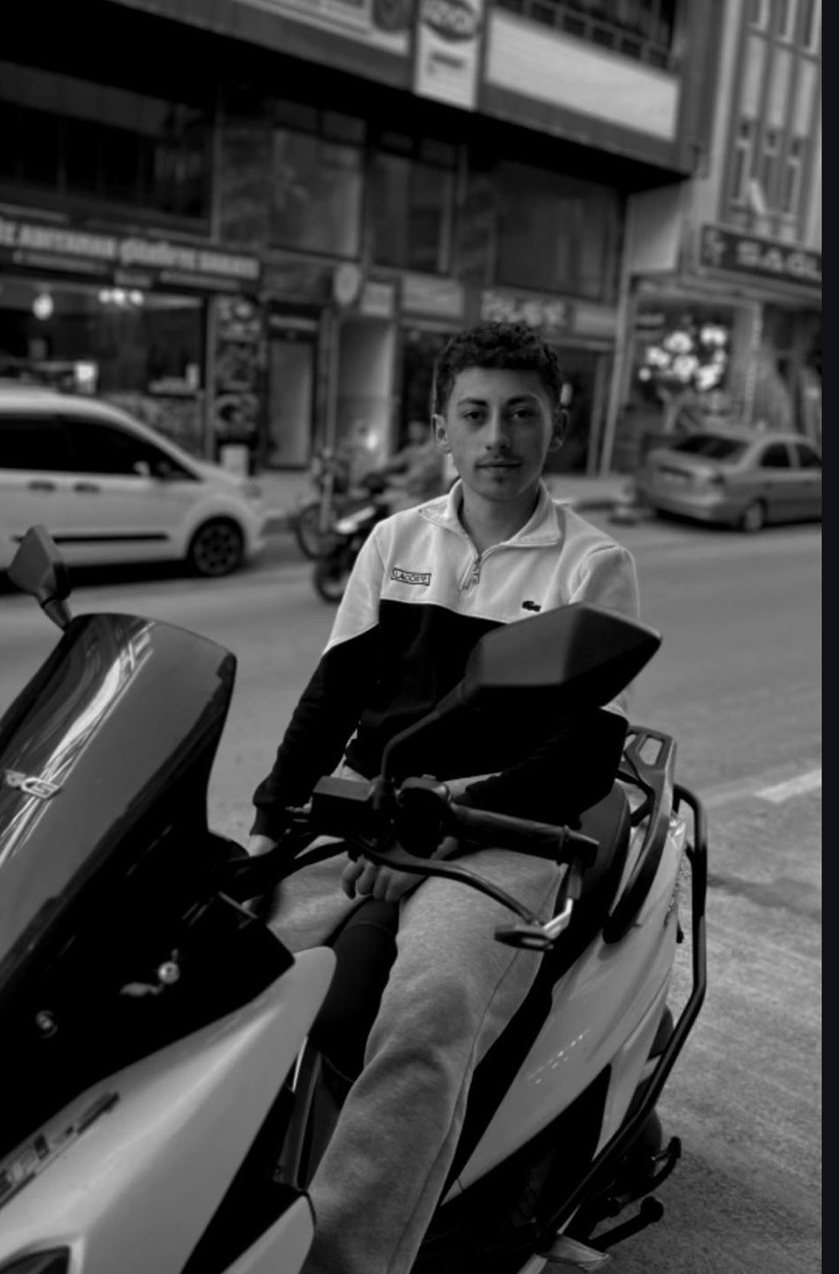 Kamyonla &ccedil;arpışan motosiklet s&uuml;r&uuml;c&uuml;s&uuml; hayatını kaybetti
