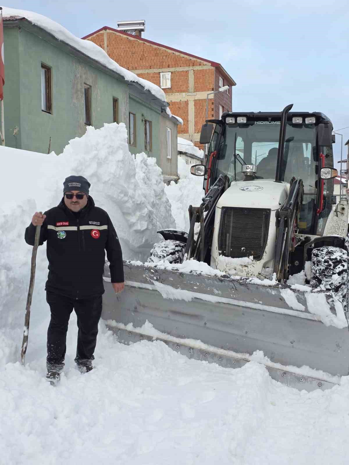 Bektaş Yaylası&rsquo;nda kar kalınlığı 2,5 metreyi buldu

