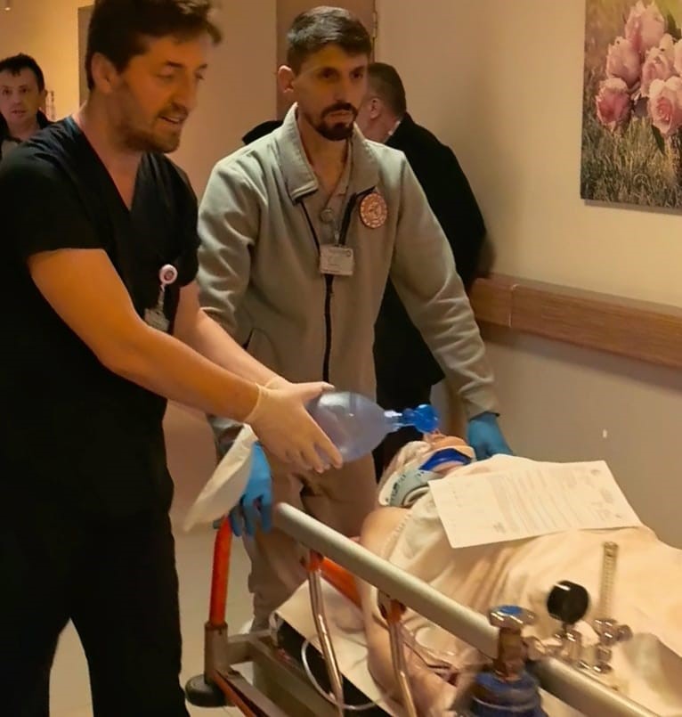 Makinenin &uuml;zerinden d&uuml;şen iş&ccedil;i hayatını kaybetti
