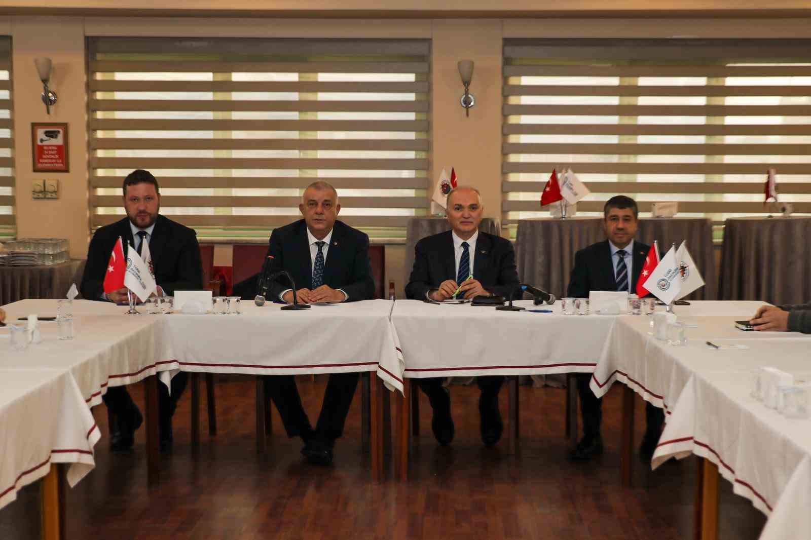 Başkan &Ouml;zl&uuml; sanayicileri dinledi
