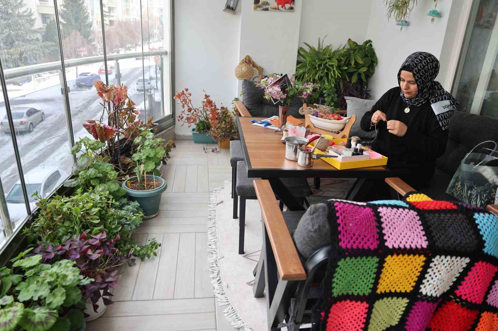 Ev hanımının azmi: 20 belge aldı ve 300 öğrenciye usta oldu