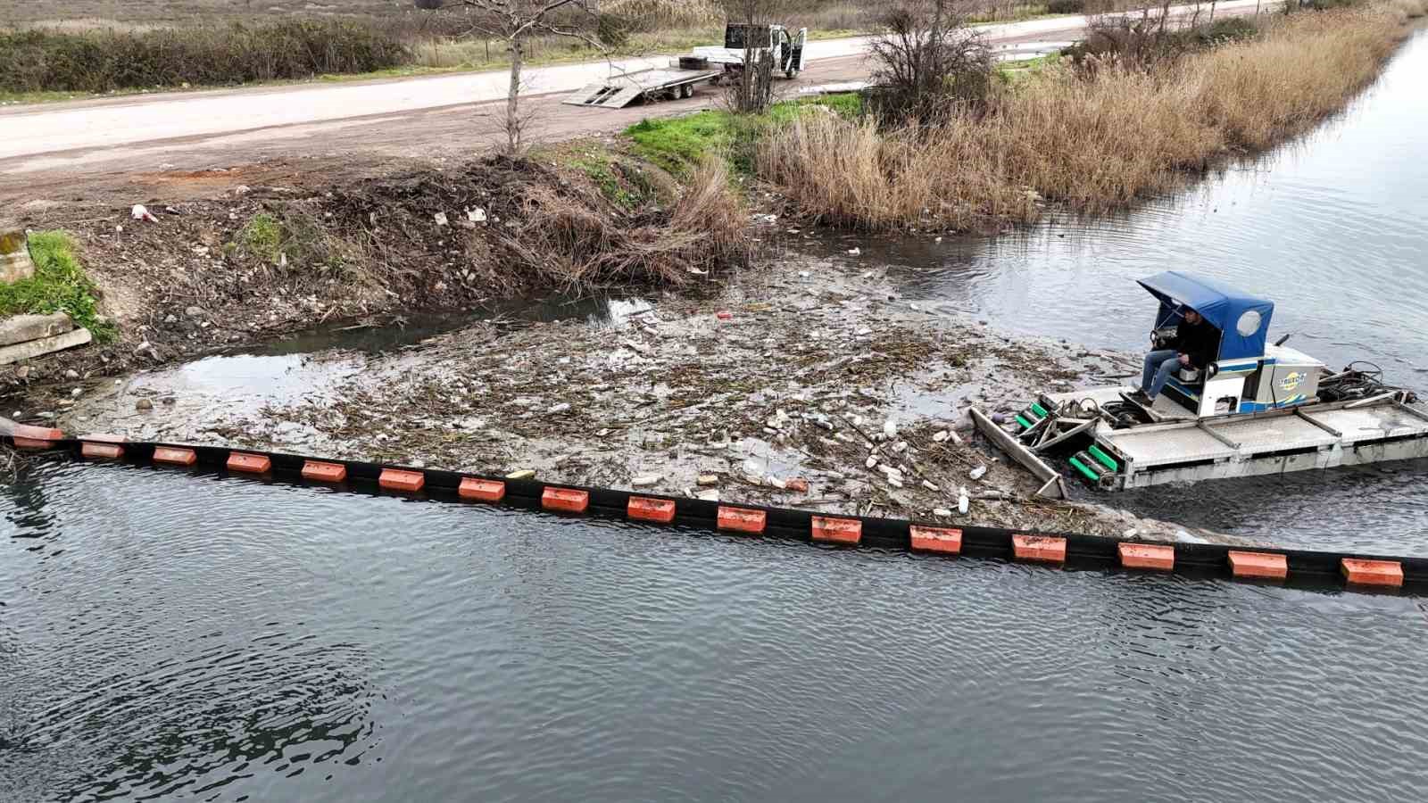Bariyer sistemleriyle 16 bin kilogramdan fazla atığın denize ulaşması engellendi
