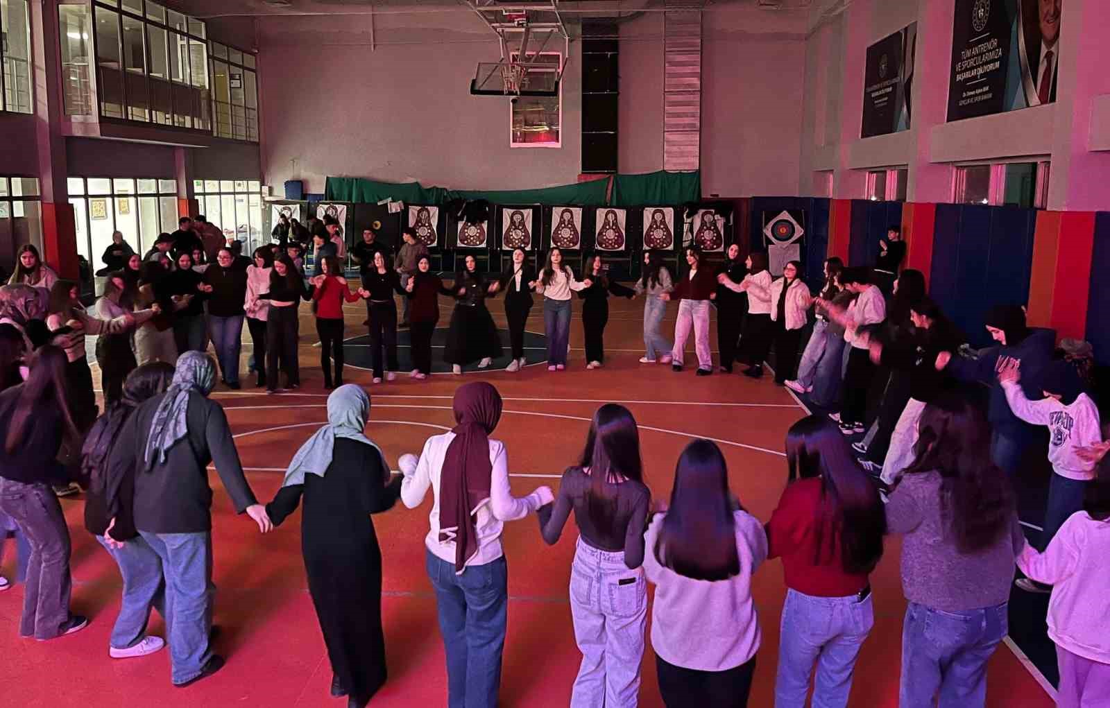 Gen&ccedil;ler m&uuml;zik dolu bir g&uuml;n yaşadı
