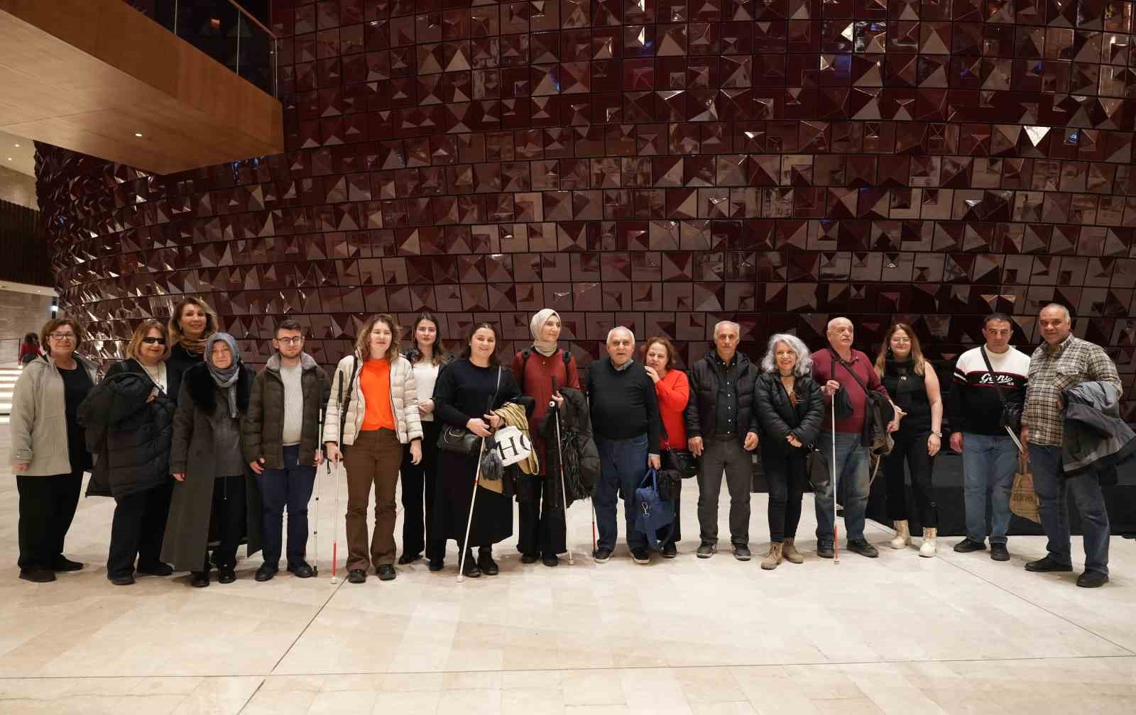 T&uuml;rk Telekom &rsquo;Erişilebilir Tiyatro&rsquo; projesi kapsamında Fındıkıran balesini erişilebilir kıldı
