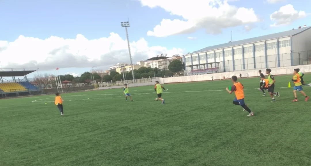 Germencik Belediyesporlu minikler tatilde sahayı boş bırakmadı