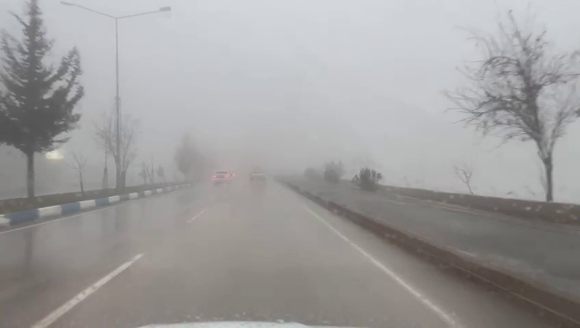 Besni’de yoğun sis ve sağanak etkili oldu