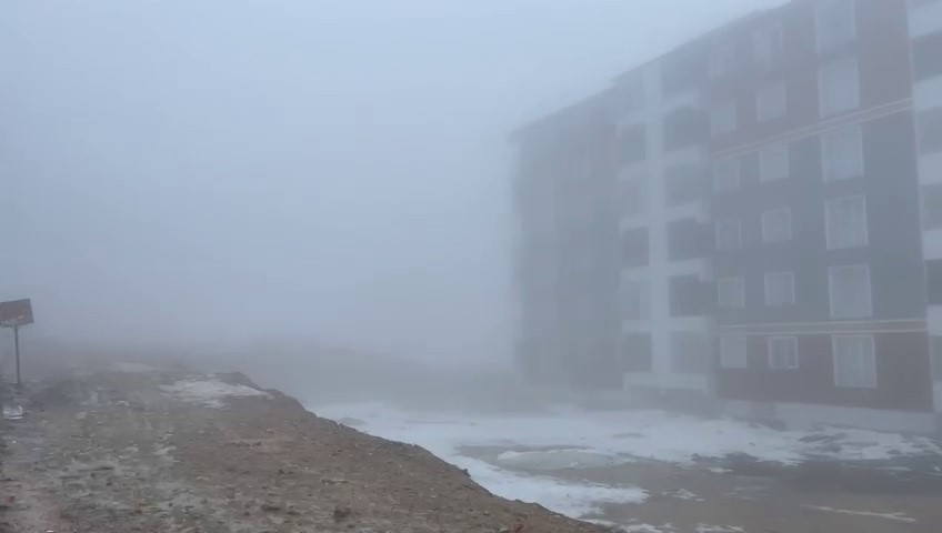 Besni’de yoğun sis ve sağanak etkili oldu
