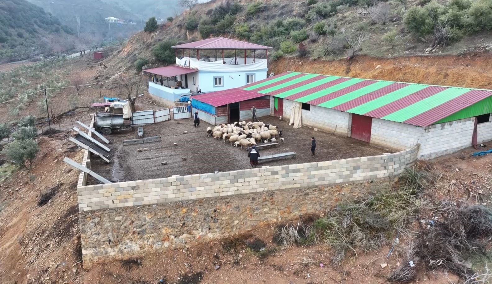 Depremzede besici devlet desteğiyle hayata tutundu
