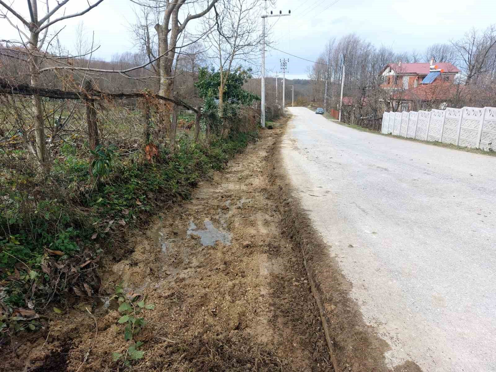 K&ouml;ylerde alt yapı ve drenaj &ccedil;alışmaları s&uuml;r&uuml;yor
