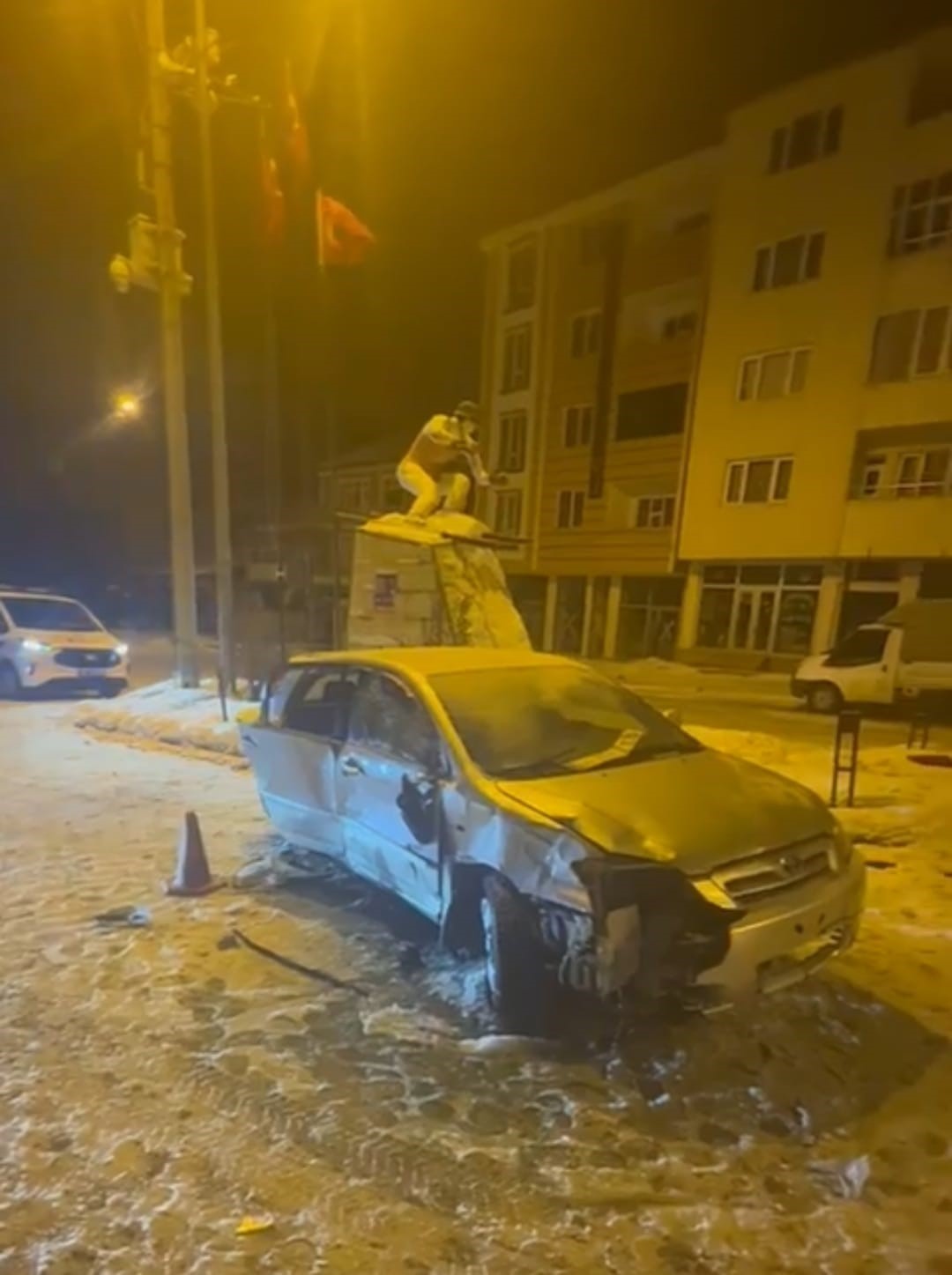 Sarıkamış&rsquo;ta trafik kazası: 3 yaralı
