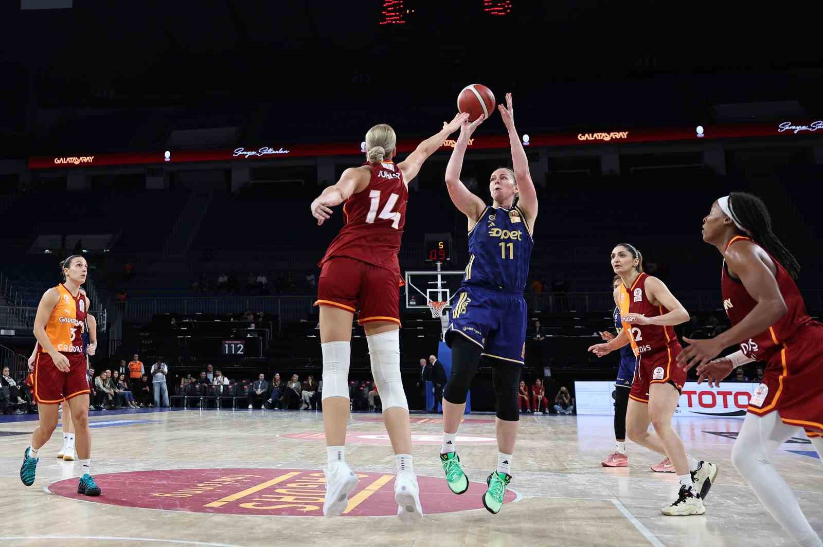 Kadınlar basketbolda derbi heyecanı
