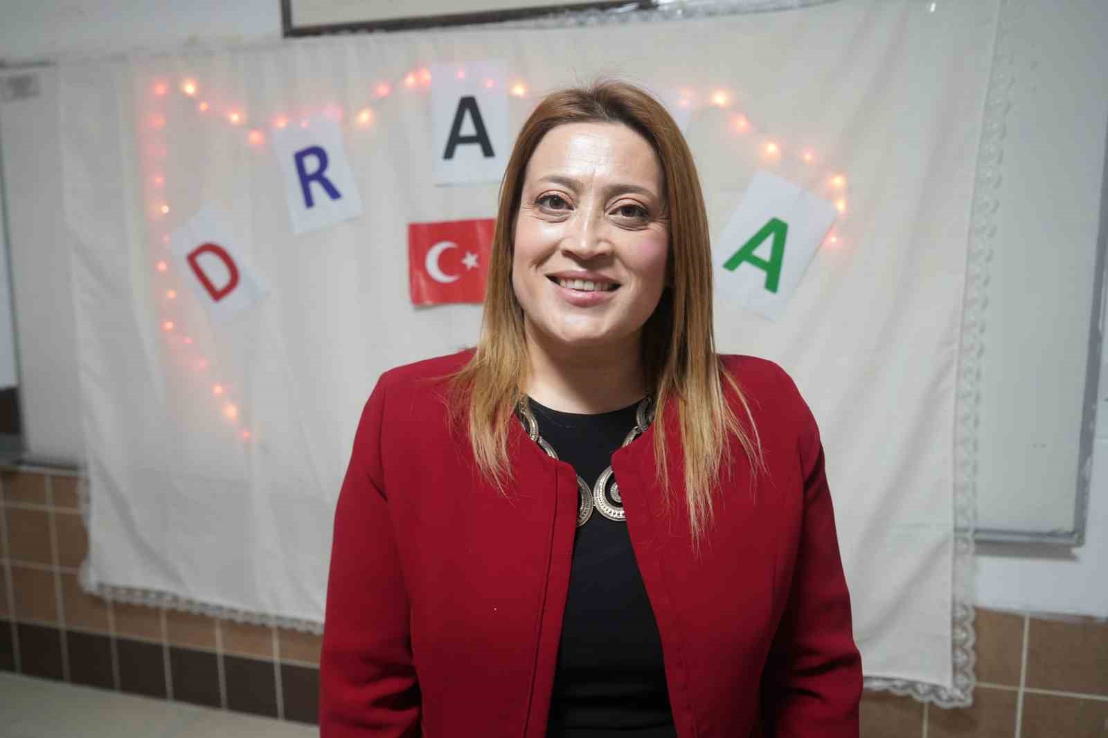 Niğde&rsquo;deki drama kursu, katılımcılarına &ouml;zg&uuml;ven kazandırıyor
