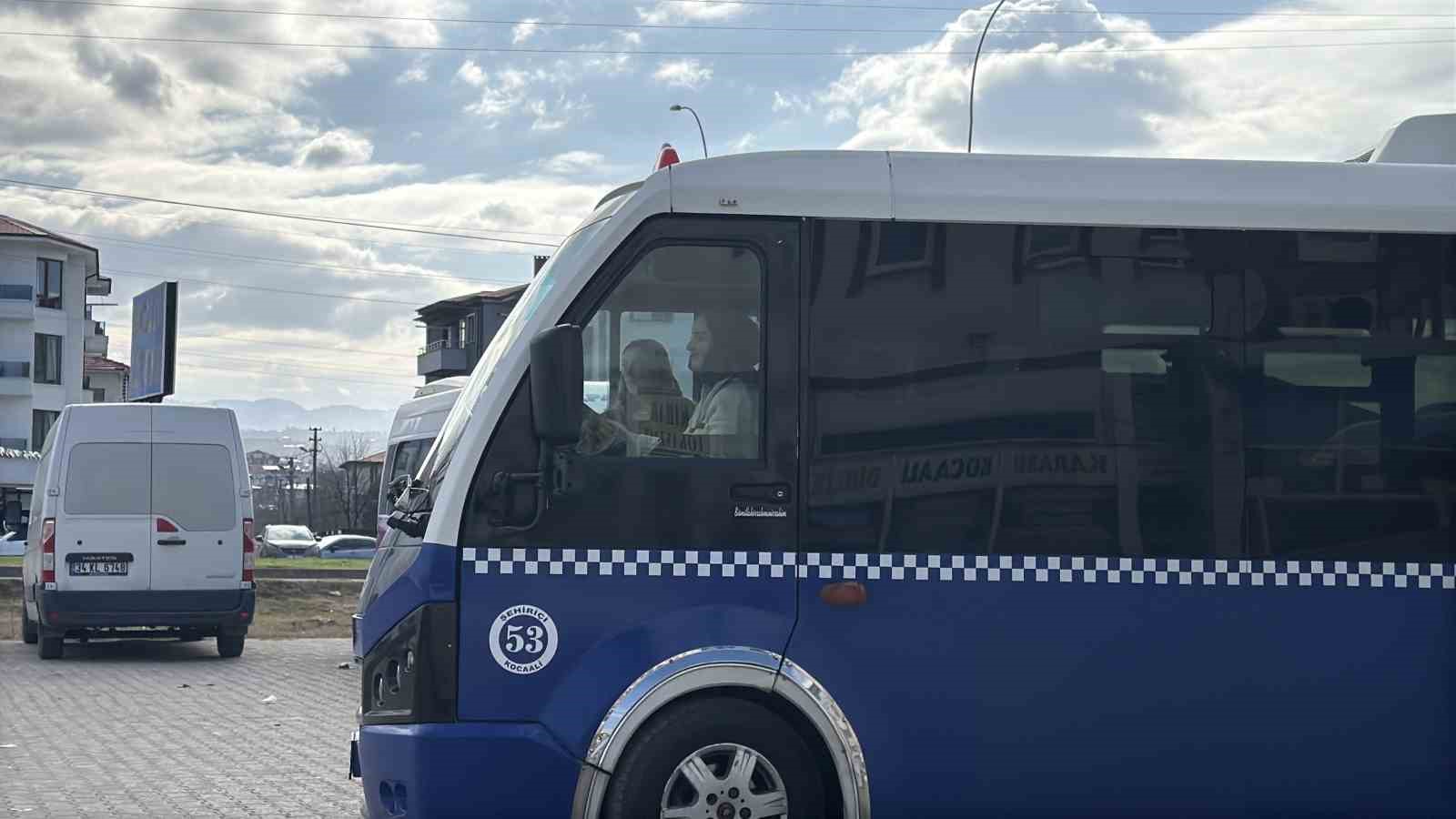 Çocuk yaşta muavinlik yaparak başladı, şimdi minibüs direksiyonunda kadınlara ilham oluyor