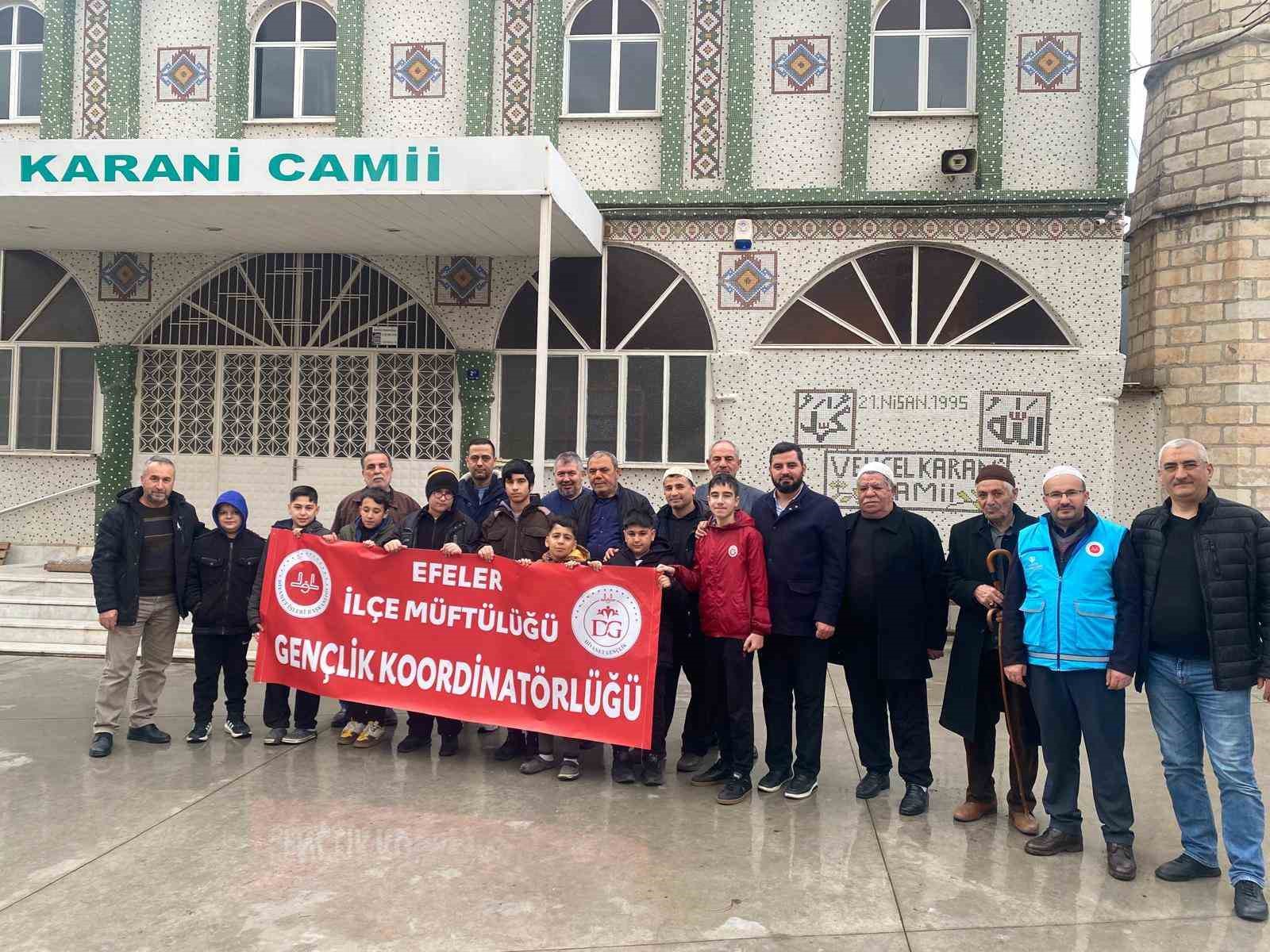 Efeler’de her yaştan vatandaş sabah namazında bir araya geldi