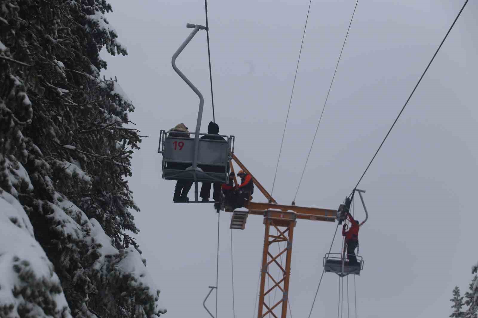 Uludağ&rsquo;da telesiyej arızası: Mahsur kalan t&uuml;m tatilciler kurtarıldı
