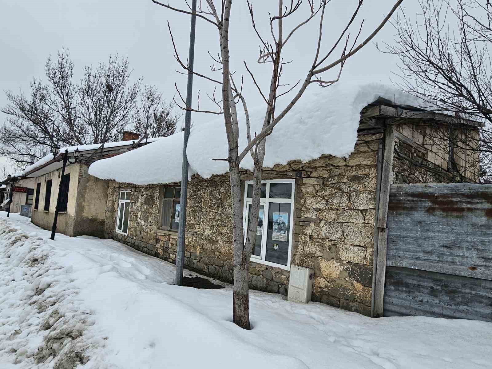 Tarihi Harputta dondurucu soğuklar etkisini sürdürüyor