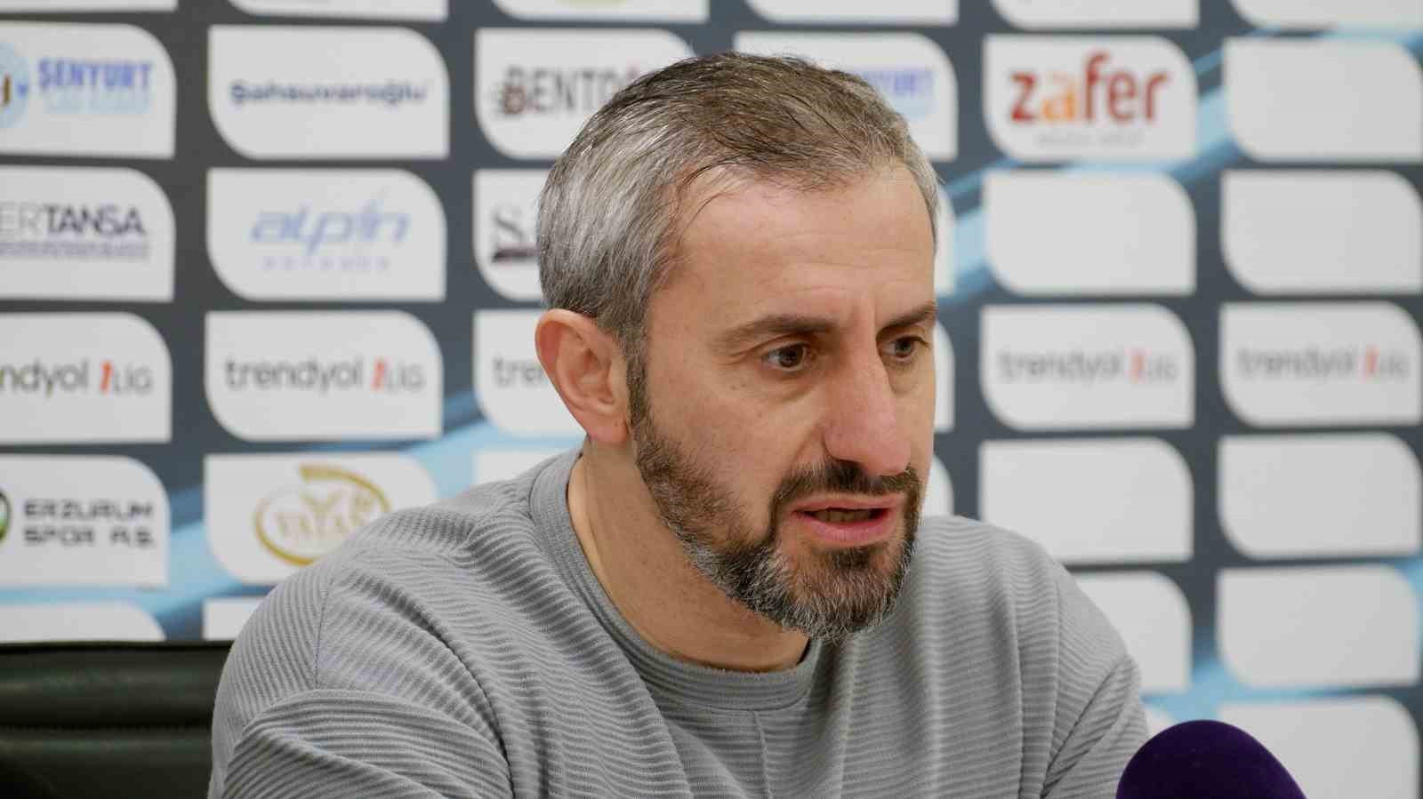 Serkan &Ouml;zbalta: "&Ouml;n&uuml;m&uuml;zde 15 hafta var ve &ccedil;ok sayıda final ma&ccedil;ı oynayacağız"
