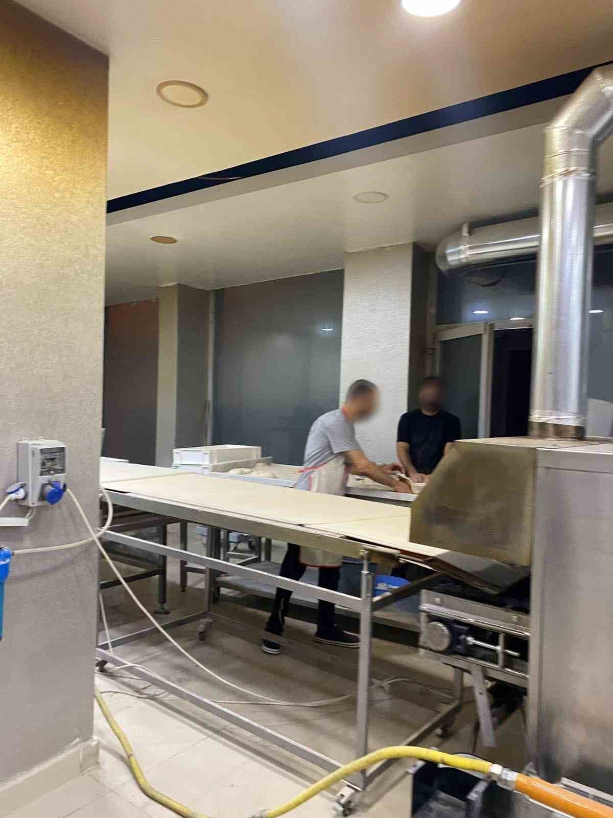 Bursa&rsquo;da ka&ccedil;ak yabancı iş&ccedil;i operasyonu: 8 kişi yakalandı, 1 ş&uuml;pheli g&ouml;zaltında
