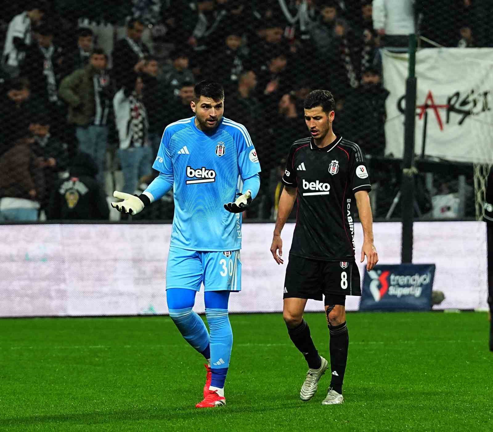 Trendyol S&uuml;per Lig: Beşiktaş: 1 - Konyaspor: 1 (İlk yarı)
