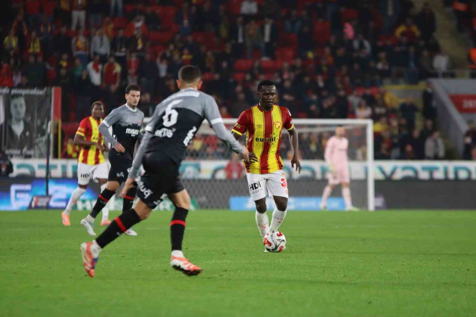 Trendyol S&uuml;per Lig: G&ouml;ztepe: 2 - Fatih Karag&uuml;mr&uuml;k: 1 (Ma&ccedil; sonucu)
