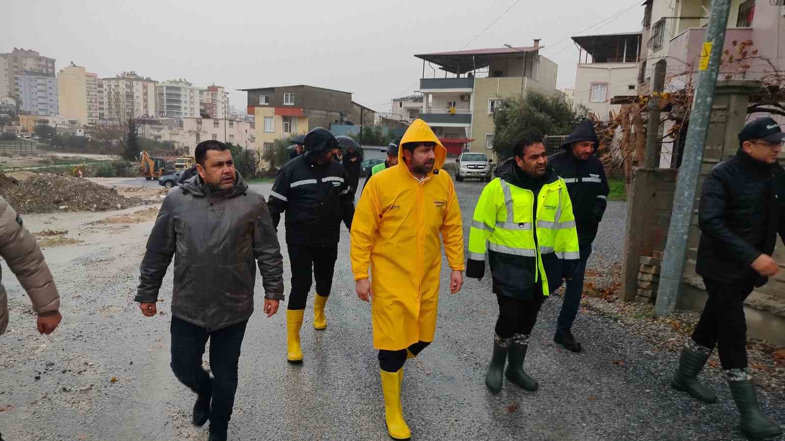 Tarsus’ta yoğun yağış sonrası tam saha müdahale