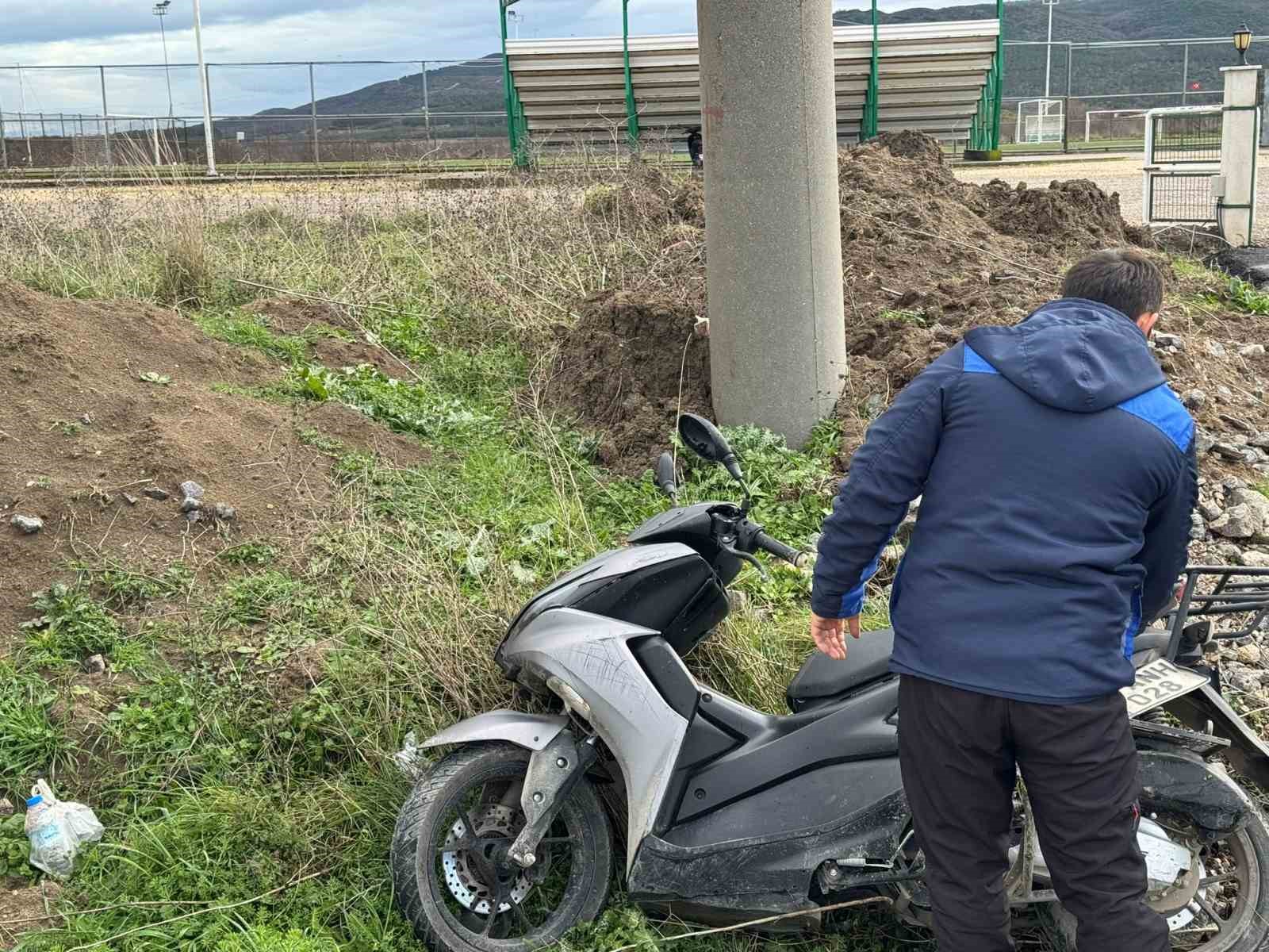 Gönen’de kamyonet ile motosiklet çarpıştı: 1 yaralı