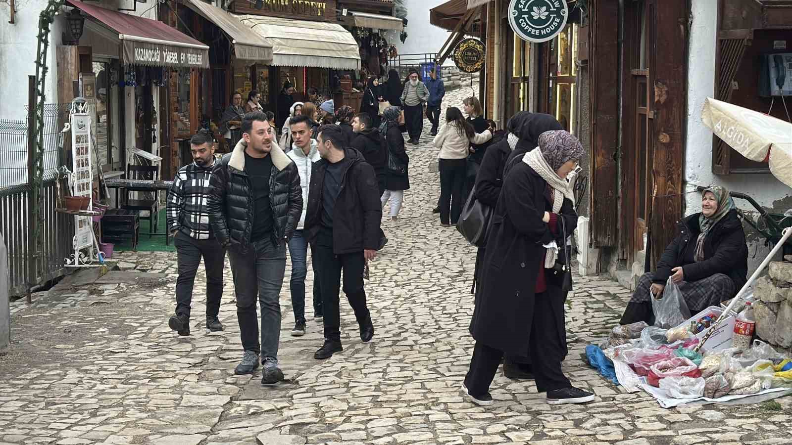 Ara tatilin son g&uuml;nlerinde tarihi il&ccedil;ede hafta sonu hareketliliği
