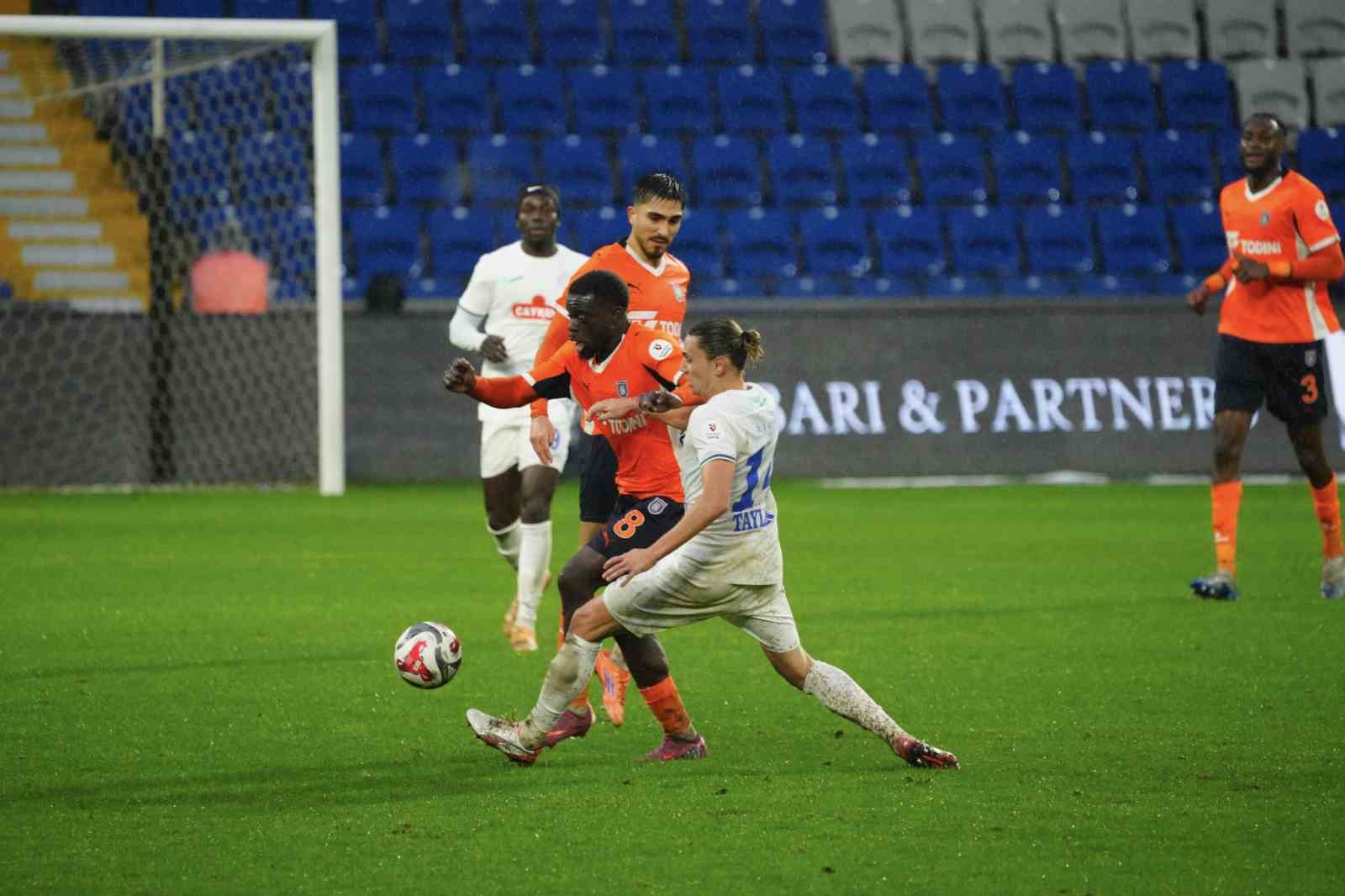 Trendyol S&uuml;per Lig: RAMS Başakşehir: 1 - &Ccedil;aykur Rizespor: 1 (İlk yarı)

