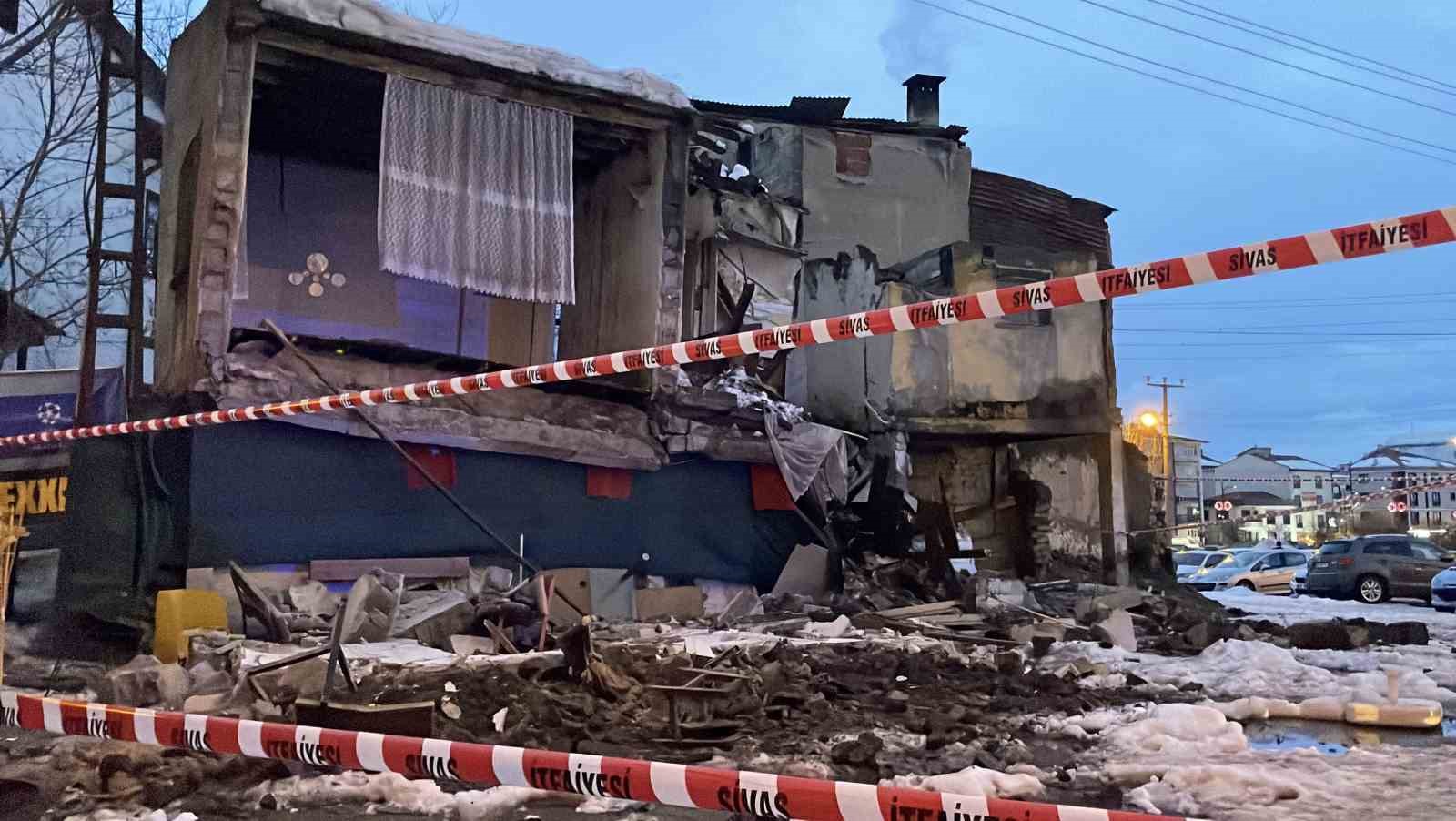 Metruk bina &ccedil;&ouml;kt&uuml;, mahallede panik yaşandı
