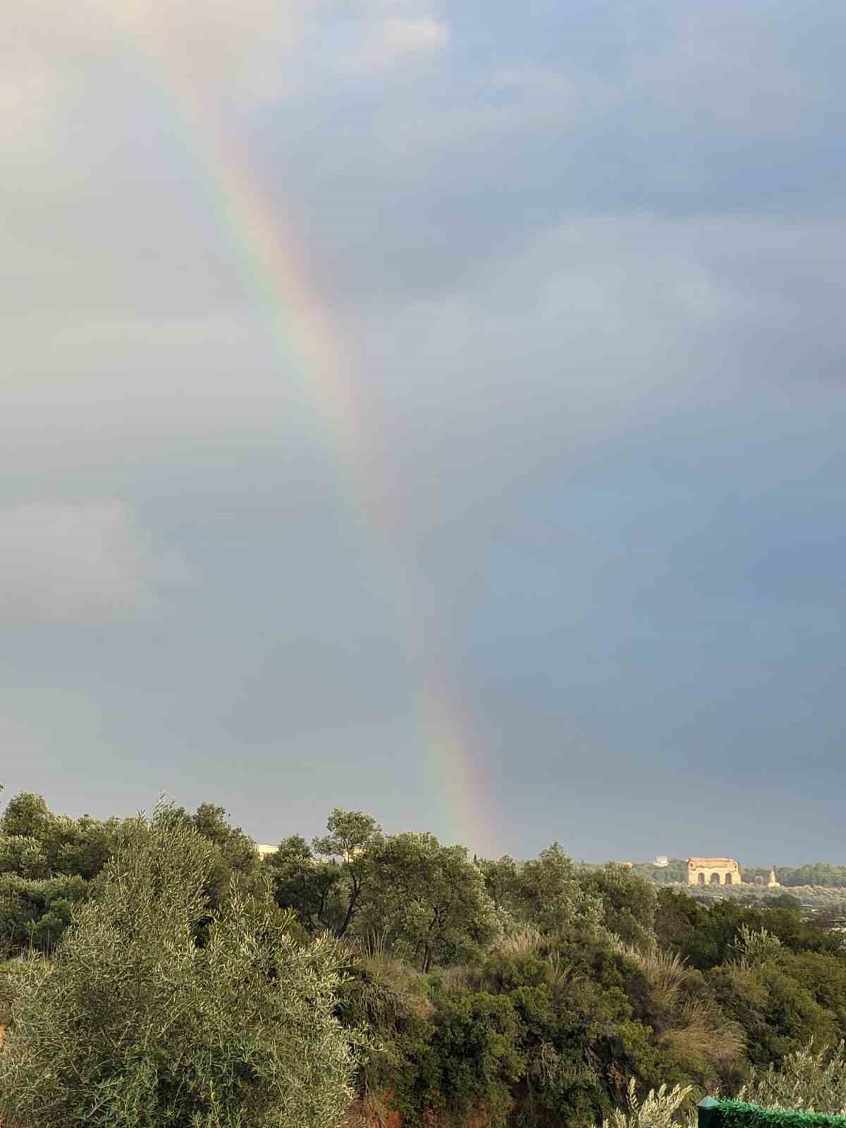 Tralleis&rsquo;ten kente uzanan g&ouml;k kuşağı kartpostallık g&ouml;r&uuml;nt&uuml;ler oluşturdu
