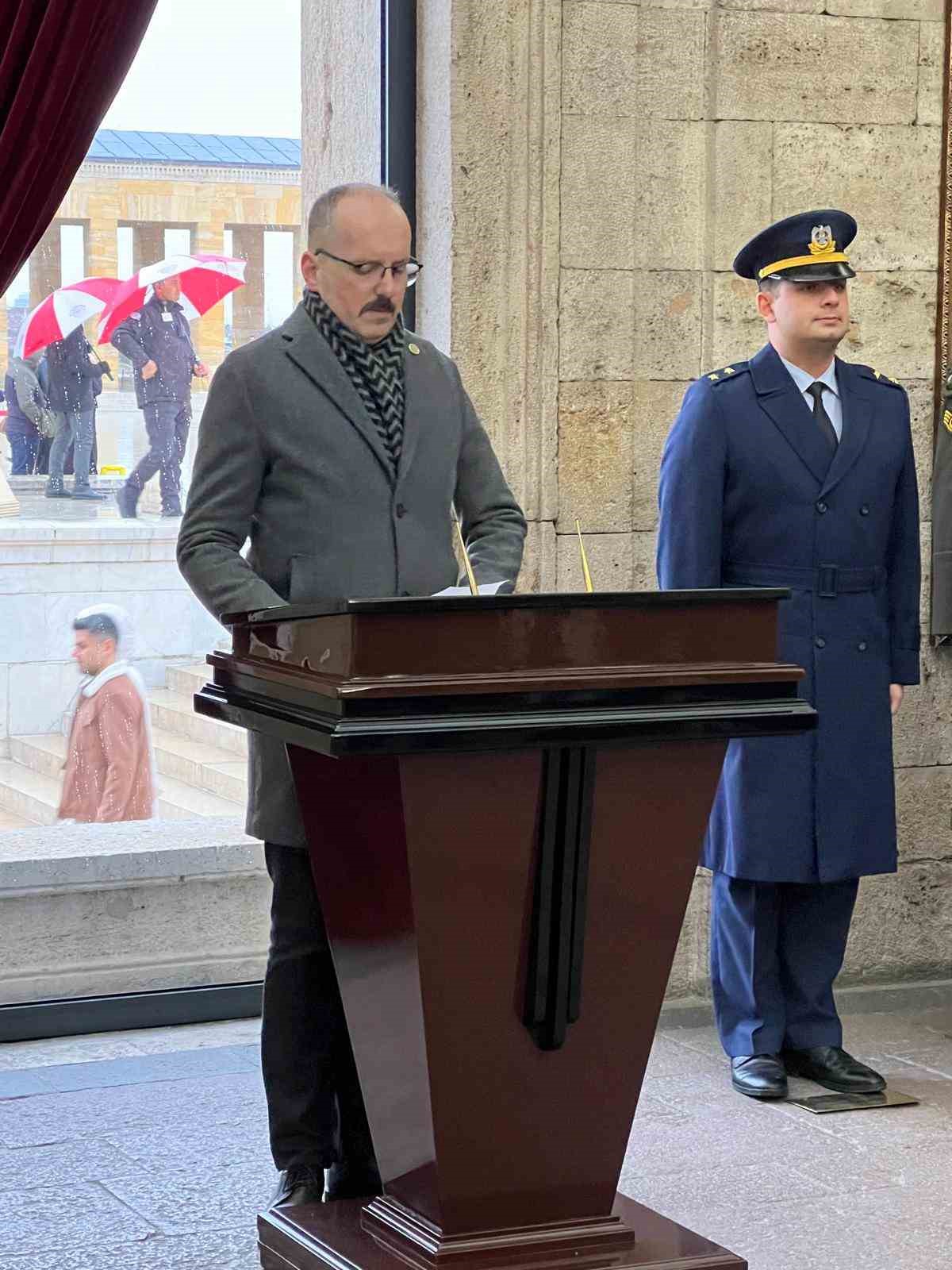 Samsunlu m&uuml;badillerden Anıtkabir ziyareti
