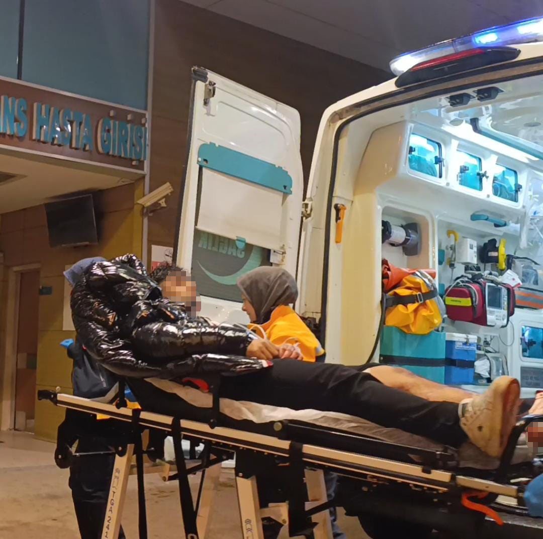 İki grup arasında çıkan tartışma bıçaklı kavgaya dönüştü: 1 yaralı