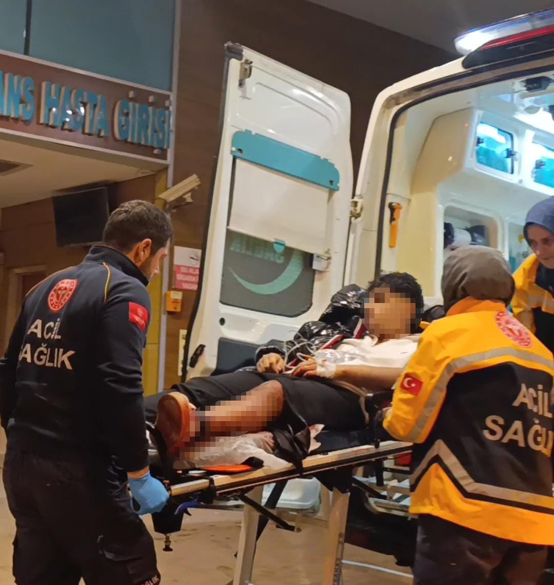 İki grup arasında çıkan tartışma bıçaklı kavgaya dönüştü: 1 yaralı