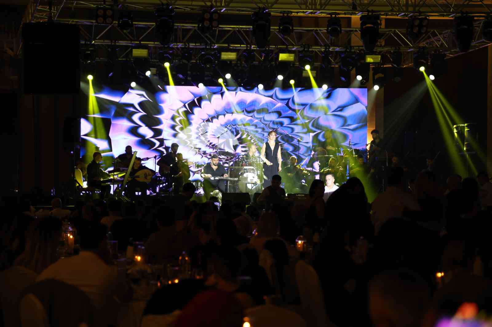 Derya Bedavacı Kapadokya&rsquo;da sahne aldı
