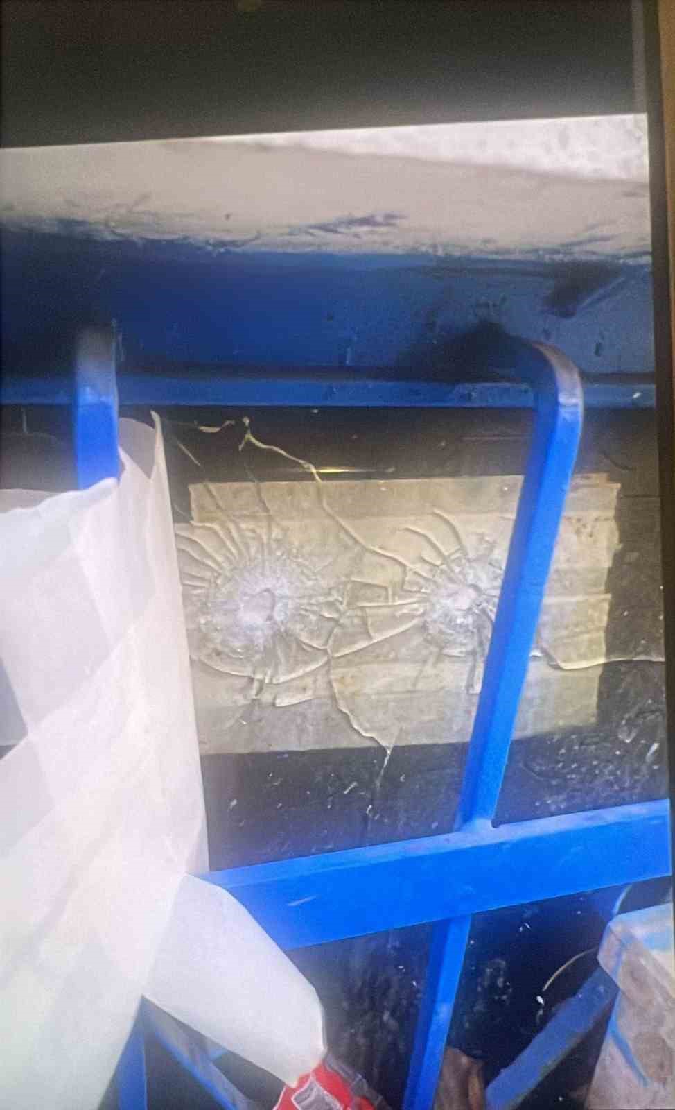 Esenyurt’ta haraç alamadığı dükkanı kurşunlayıp sahibini darp etti: O anlar kamerada