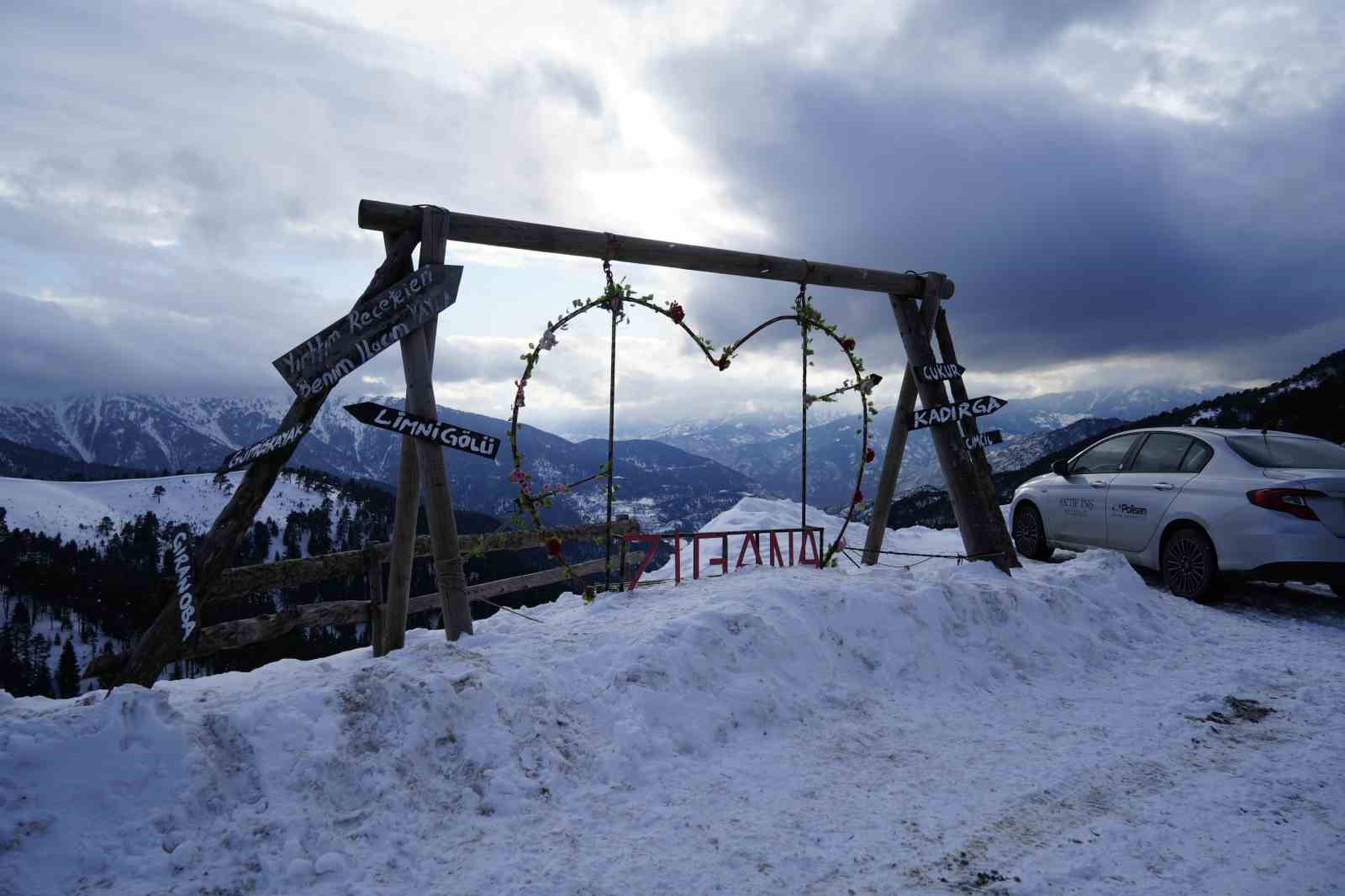 Zigana Dağı s&ouml;mestir tatili boyunca 80 bin ziyaret&ccedil;iyi ağırladı
