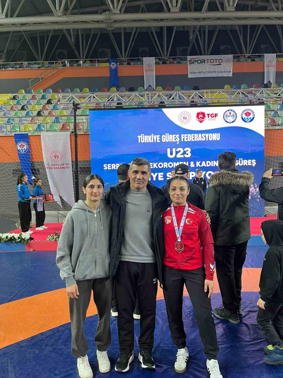 Aydınlı güreşçi, Trabzondan madalyayla döndü