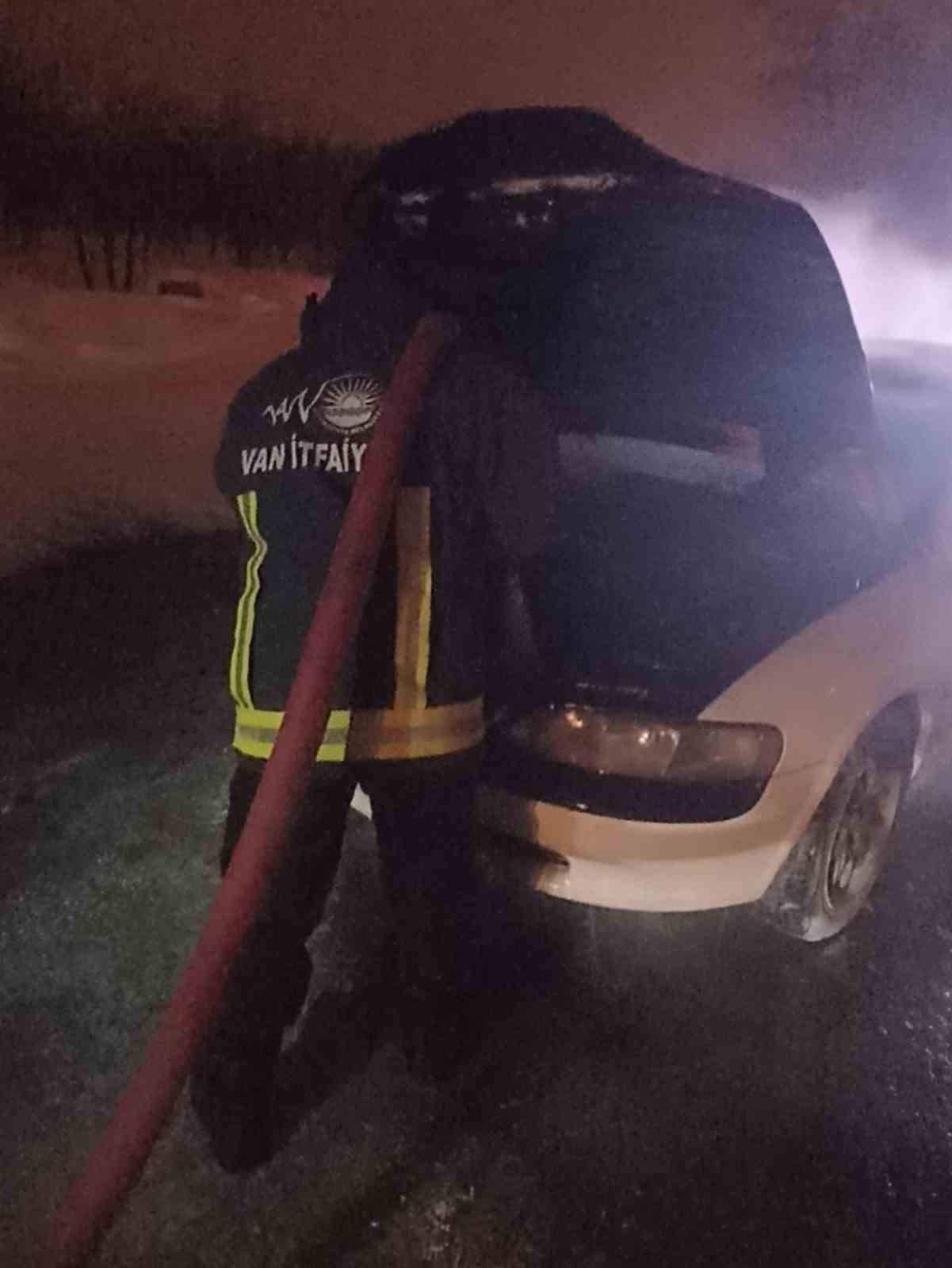 Seyir halindeki otomobilde yangın