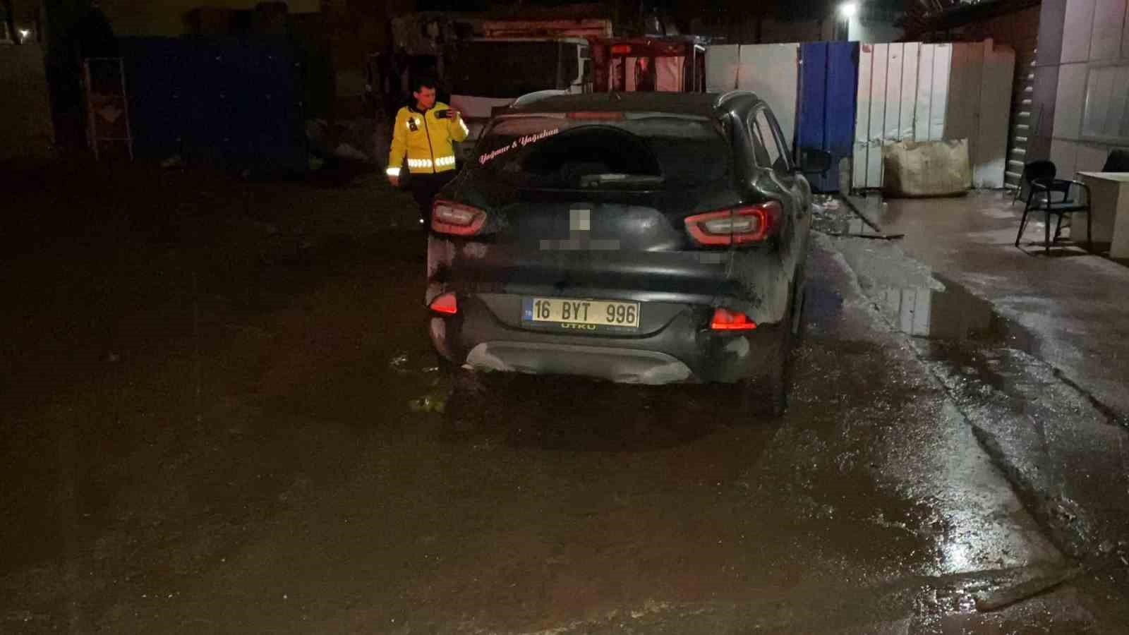 &Ccedil;arpıp ka&ccedil;tı, plakasını d&uuml;ş&uuml;r&uuml;nce yakalandı
