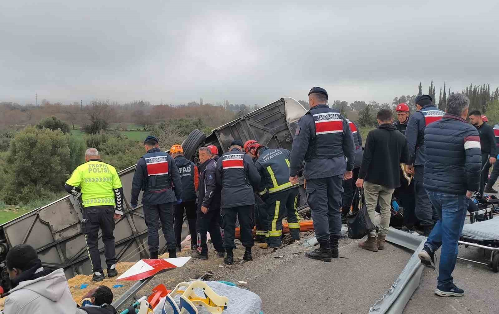 Antalya'da yolcu otobüsü şarampole yuvarlandı: 10 ölü, 24 yaralı
