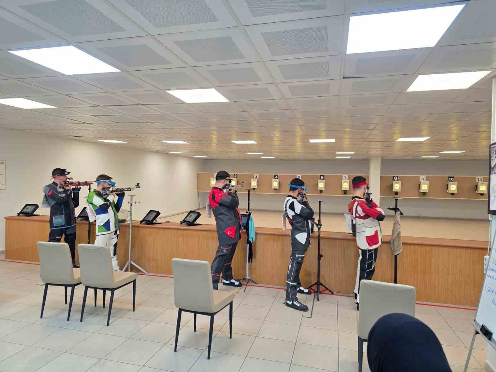 Erzincanlı sporcular Trabzon&rsquo;daki havalı silahlar m&uuml;sabakalarına damga vurdu
