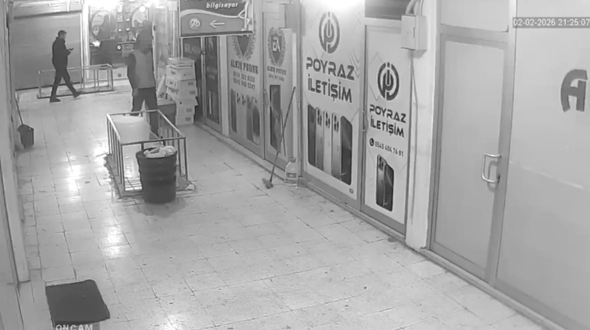 Mardin&rsquo;de iş yerinden elektrikli süpürge hırsızlığı kamerada