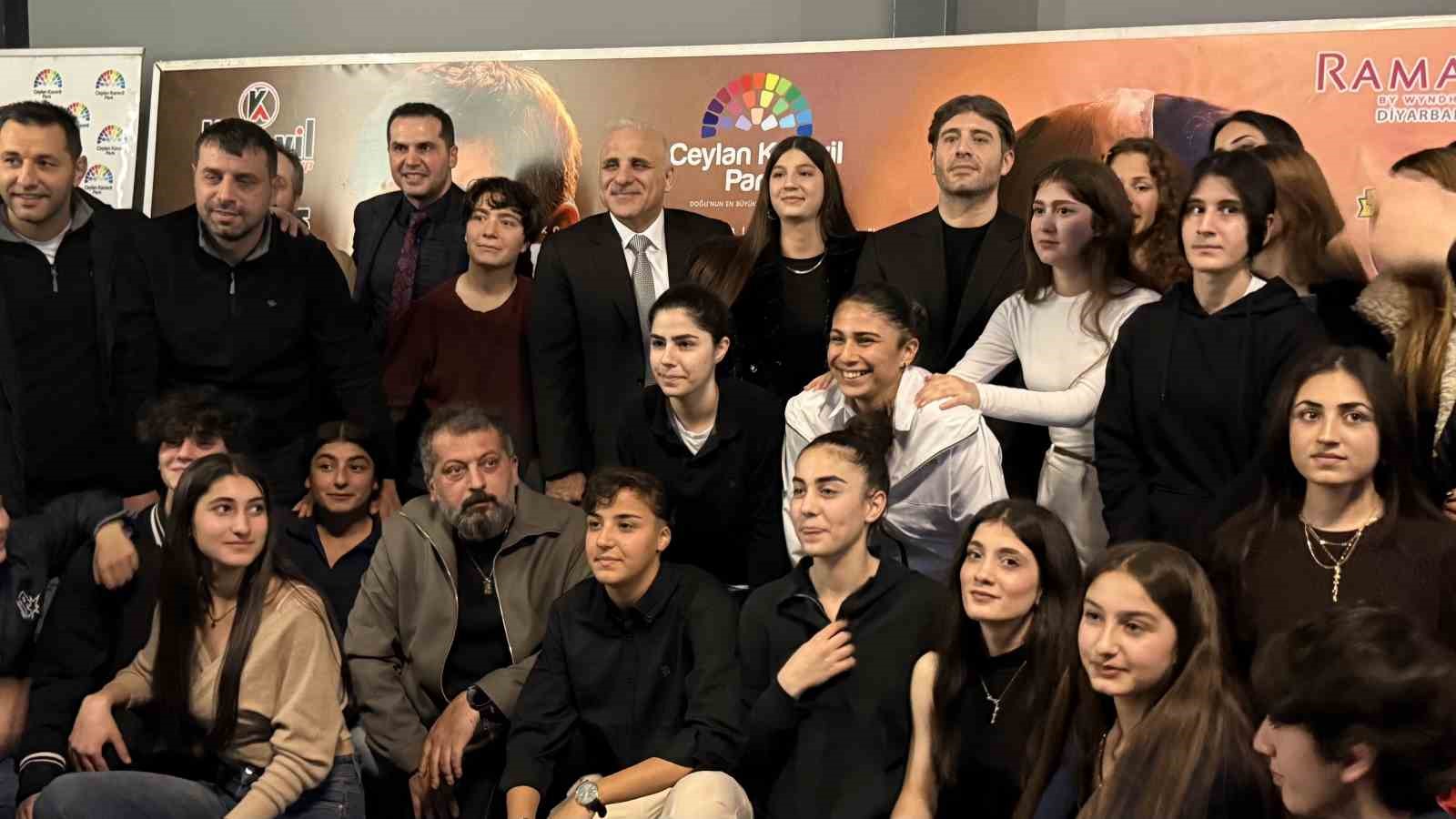 &Ccedil;ekimleri Diyarbakır&rsquo;da yapılan &lsquo;Fırtına Kız&rsquo; sinema filminin galası ger&ccedil;ekleşti
