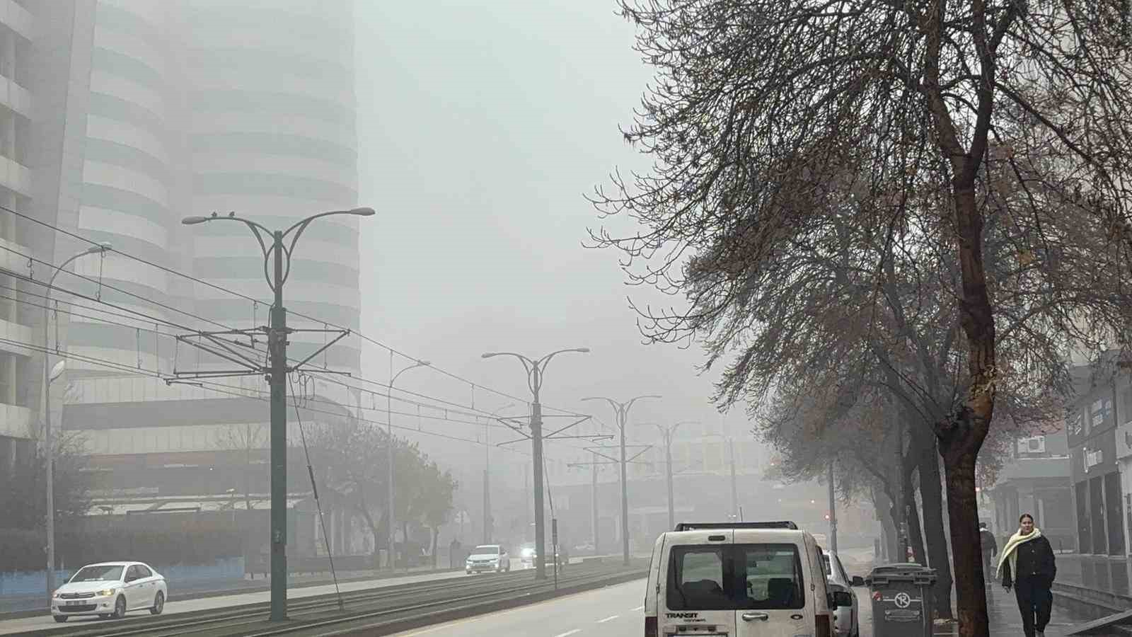 Gaziantep&rsquo;te yoğun sis etkisini s&uuml;rd&uuml;r&uuml;yor
