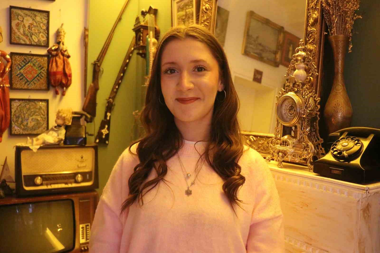 Bu kafenin kapısından giren ge&ccedil;mişe gidiyor
