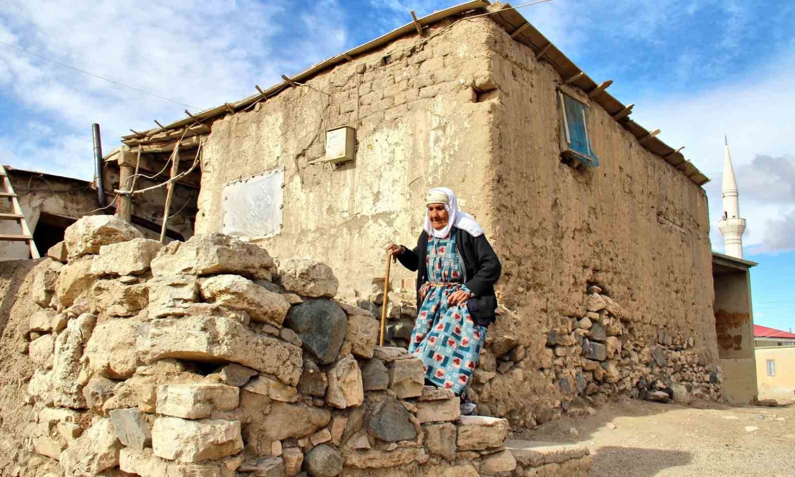 Kahramanmaraş’ta yıllara meydan okuyan evler görüntülendi