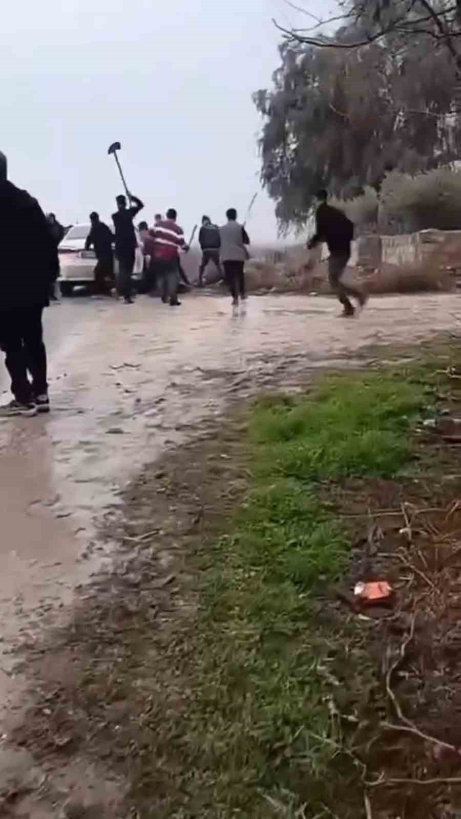 Şanlıurfa&rsquo;da kazmalı kürekli arazi kavgası: 7 yaralı