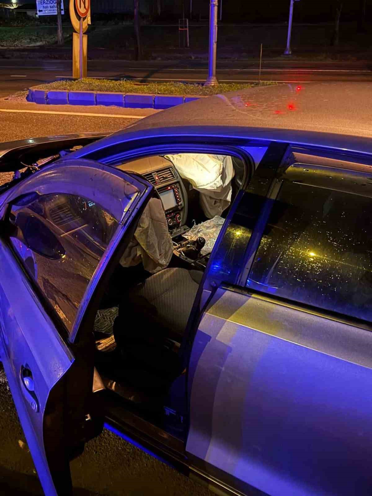 D-650 kara yolunda iki otomobil &ccedil;arpıştı: 3 yaralı
