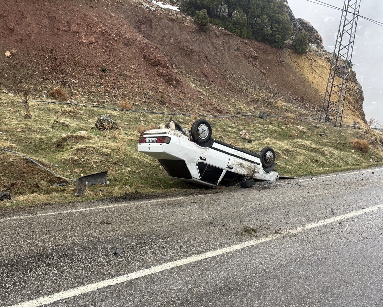 Otomobil takla attı: 2 yaralı