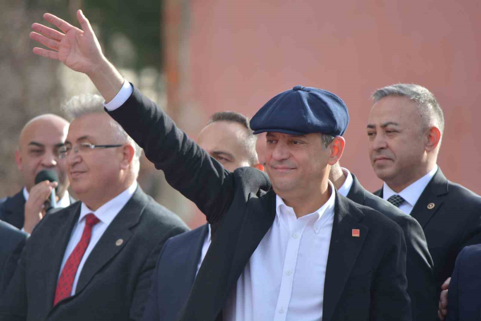 CHP Genel Başkanı &Ouml;zel: "47 yıl ikinci parti kalan ama millete saygısını kaybetmeyen siyasetin adı Cumhuriyet Halk Partisi&rsquo;dir"
